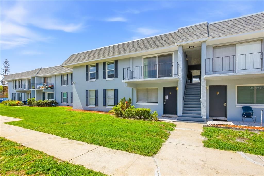 For Rent: $1,400 (2 beds, 2 baths, 895 Square Feet)