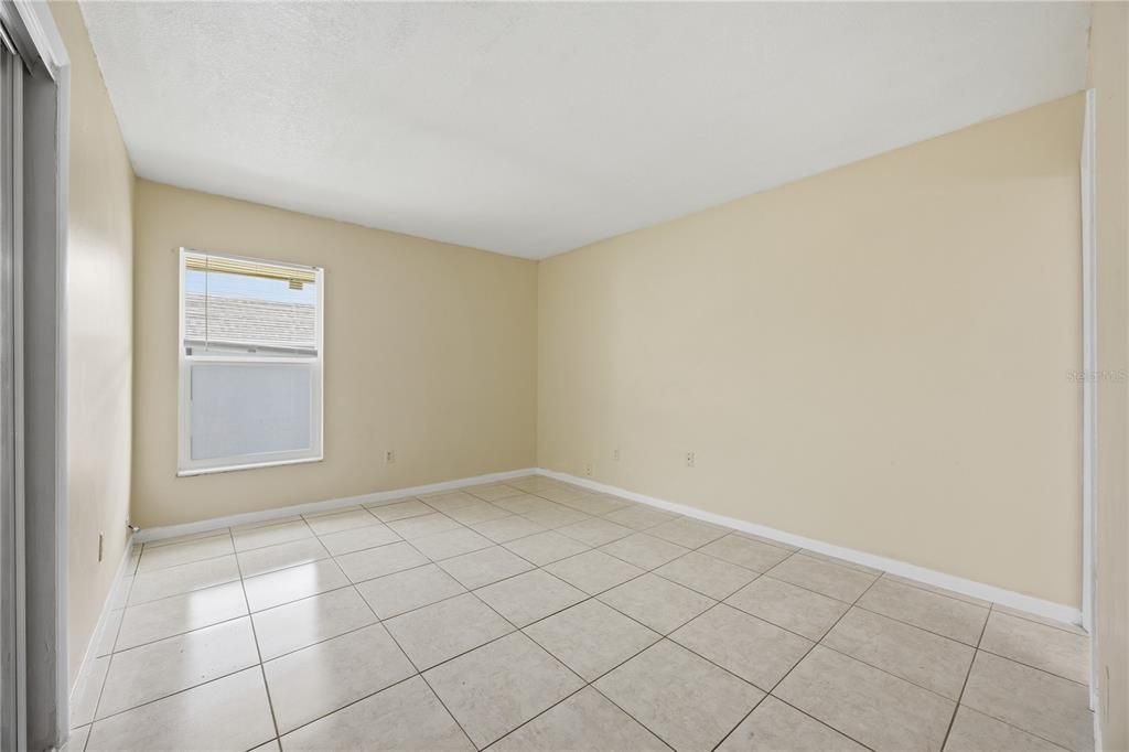 For Rent: $1,400 (2 beds, 2 baths, 895 Square Feet)