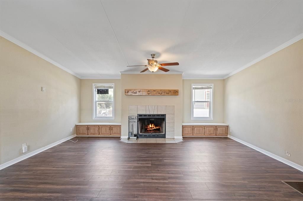 For Sale: $214,999 (3 beds, 2 baths, 1404 Square Feet)
