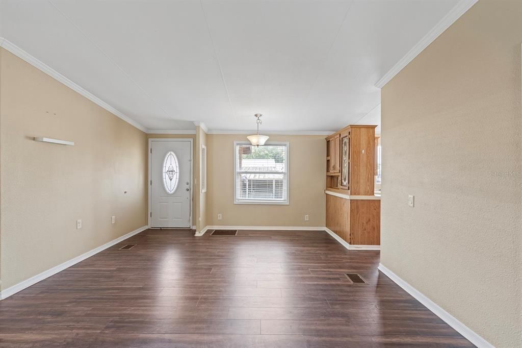 For Sale: $214,999 (3 beds, 2 baths, 1404 Square Feet)