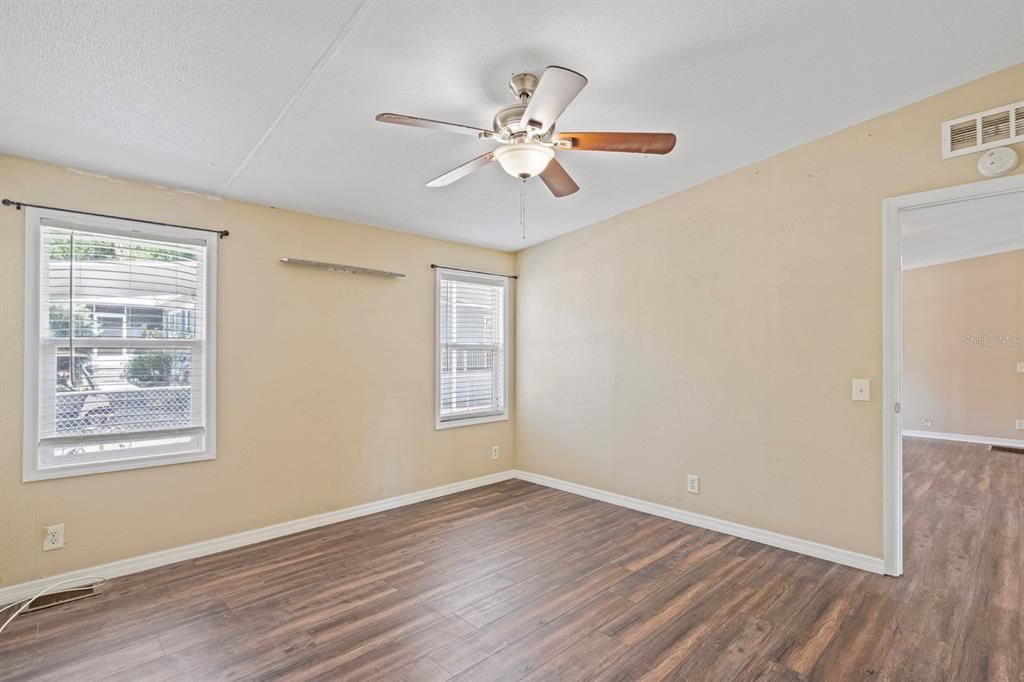 For Sale: $214,999 (3 beds, 2 baths, 1404 Square Feet)