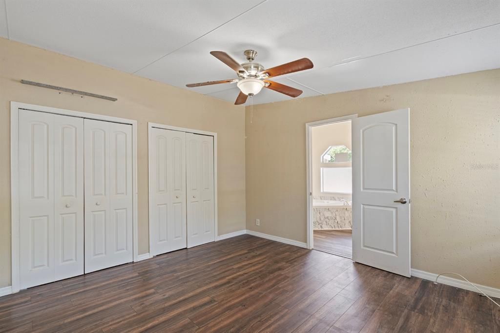 For Sale: $214,999 (3 beds, 2 baths, 1404 Square Feet)