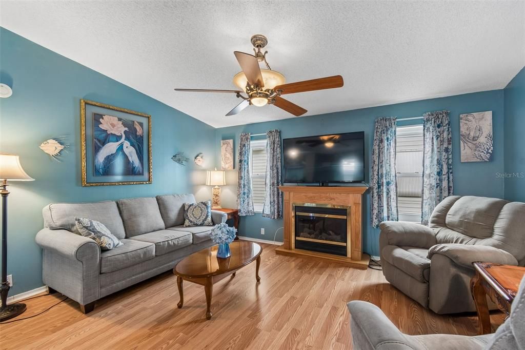 For Sale: $169,900 (3 beds, 2 baths, 1248 Square Feet)