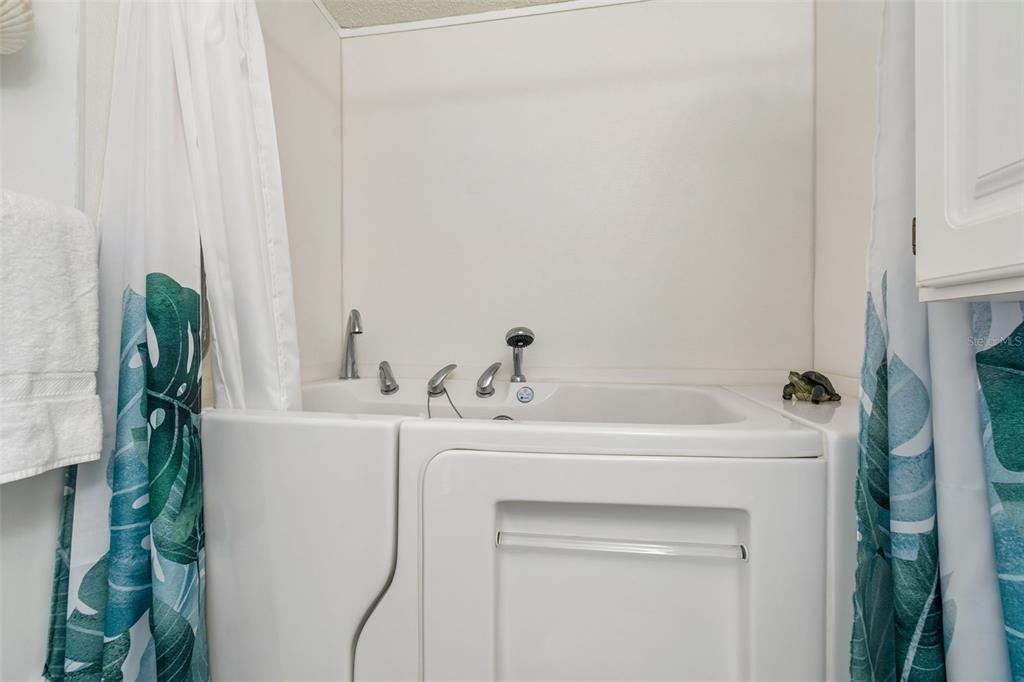 For Sale: $169,900 (3 beds, 2 baths, 1248 Square Feet)
