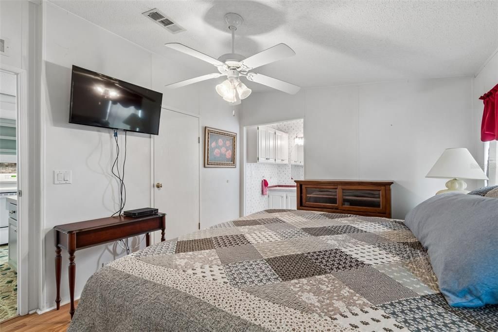 For Sale: $169,900 (3 beds, 2 baths, 1248 Square Feet)