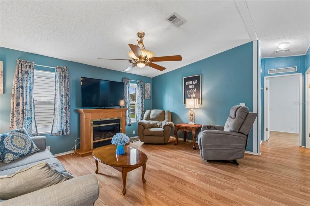 For Sale: $169,900 (3 beds, 2 baths, 1248 Square Feet)