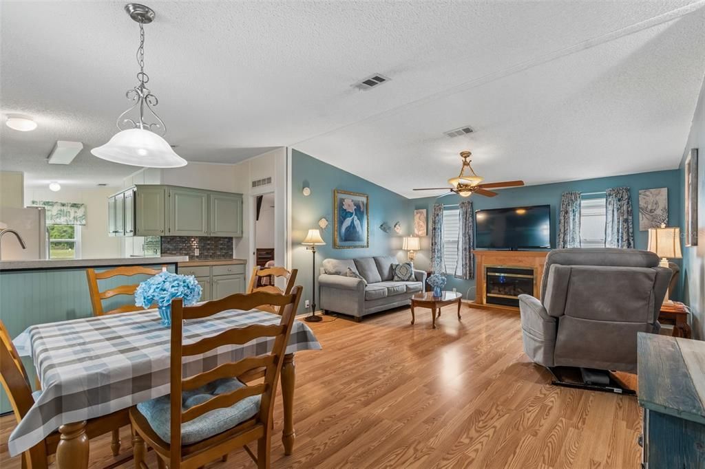 For Sale: $169,900 (3 beds, 2 baths, 1248 Square Feet)