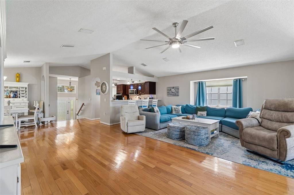 En Venta: $759,900 (3 camas, 3 baños, 2020 Pies cuadrados)