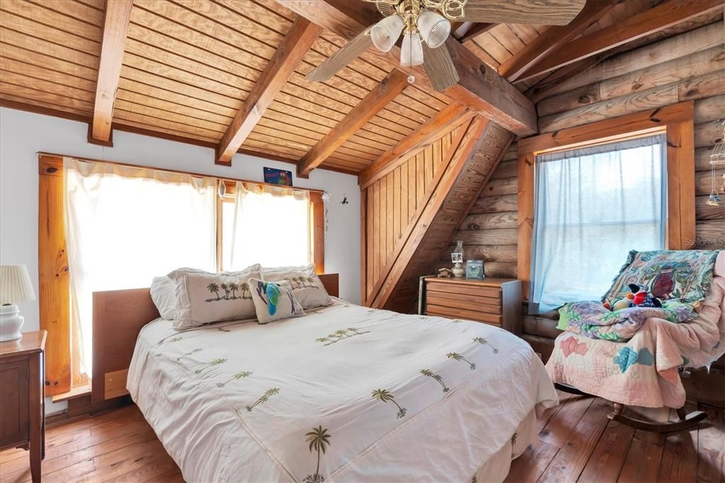 Под контрактом: $399,000 (3 спален, 2 ванн, 2108 Квадратных фут)