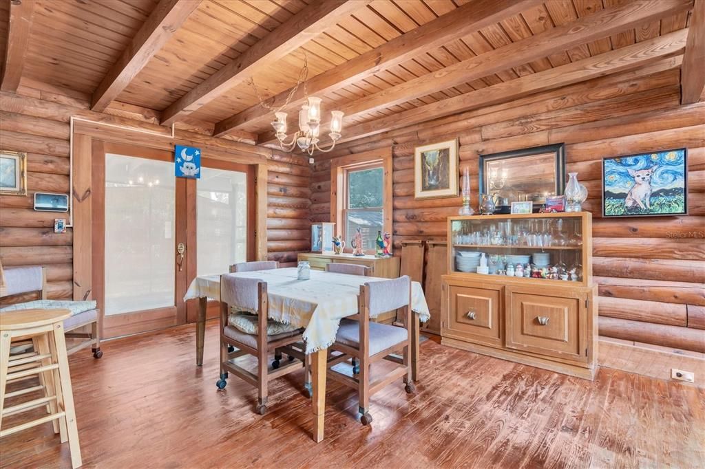 Под контрактом: $399,000 (3 спален, 2 ванн, 2108 Квадратных фут)