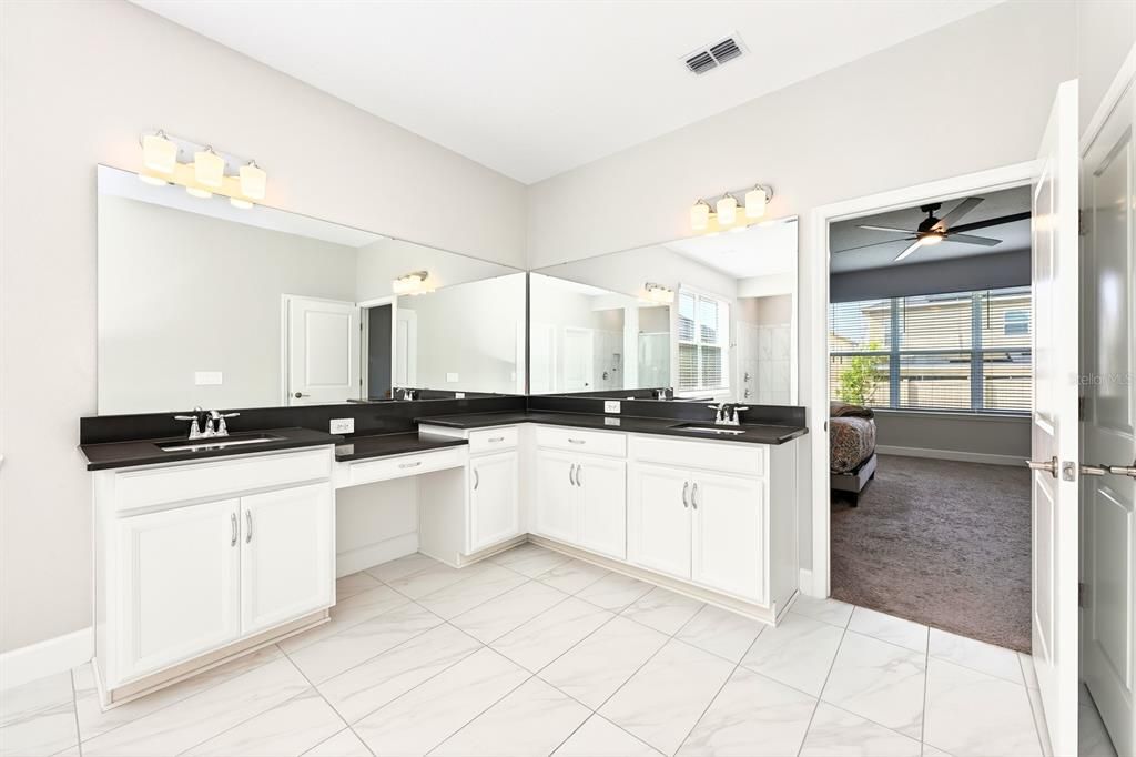 Activo con contrato: $614,999 (5 camas, 4 baños, 3403 Pies cuadrados)