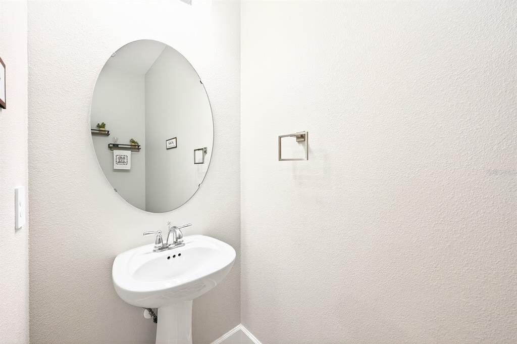 Activo con contrato: $614,999 (5 camas, 4 baños, 3403 Pies cuadrados)