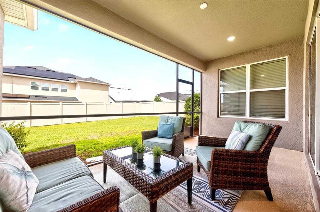 Activo con contrato: $614,999 (5 camas, 4 baños, 3403 Pies cuadrados)