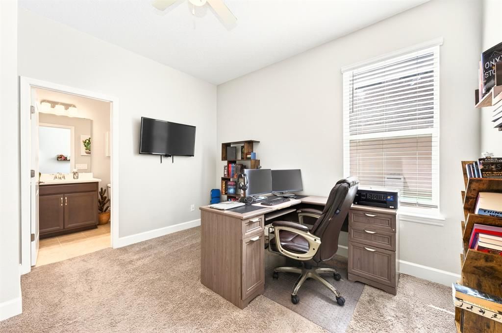 Activo con contrato: $614,999 (5 camas, 4 baños, 3403 Pies cuadrados)