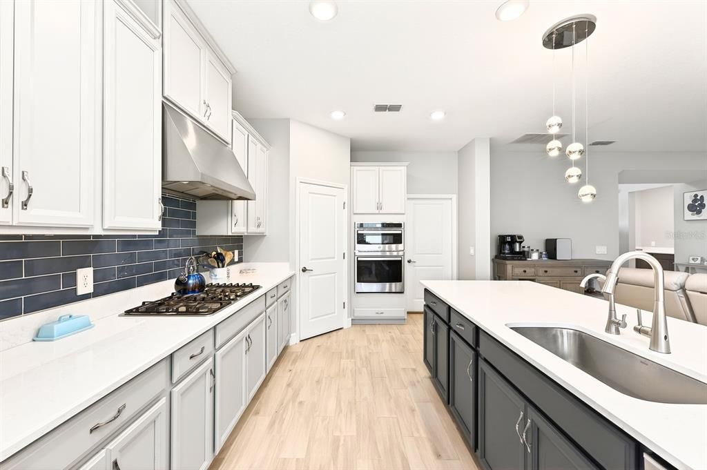 Activo con contrato: $614,999 (5 camas, 4 baños, 3403 Pies cuadrados)