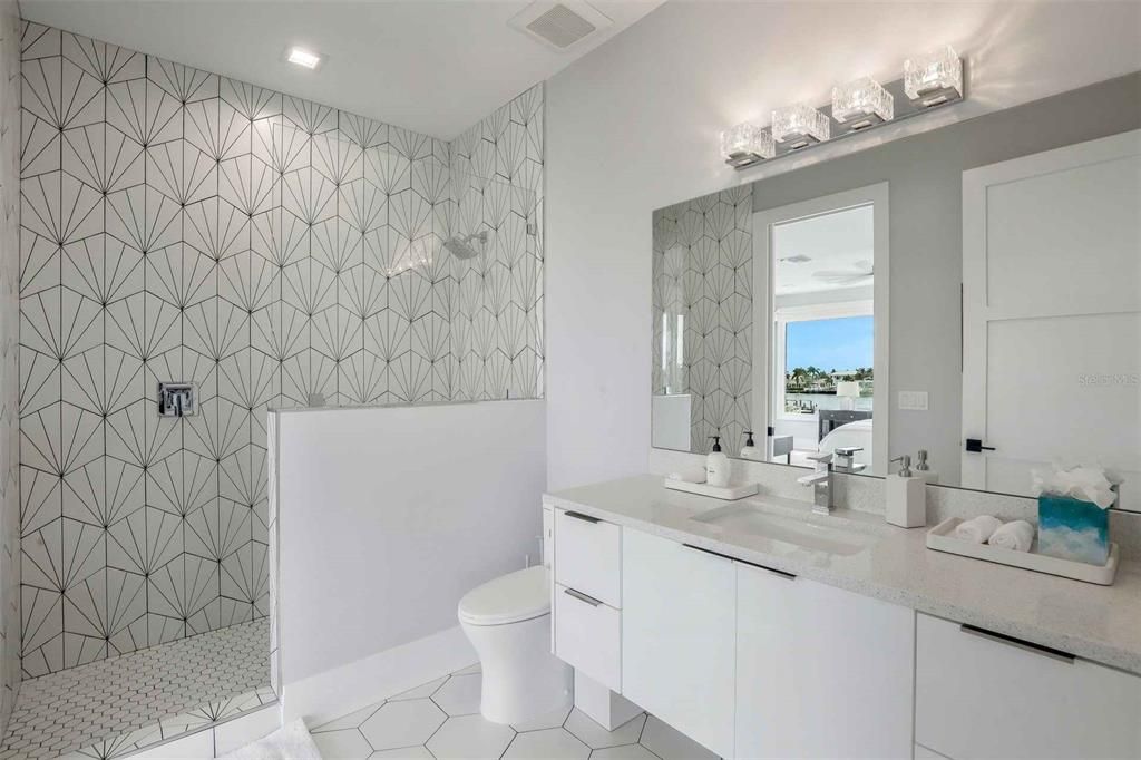 For Sale: $730,000 (4 beds, 4 baths, 4009 Square Feet)