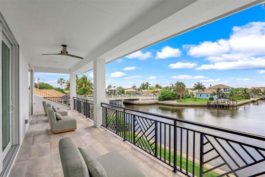 For Sale: $730,000 (4 beds, 4 baths, 4009 Square Feet)