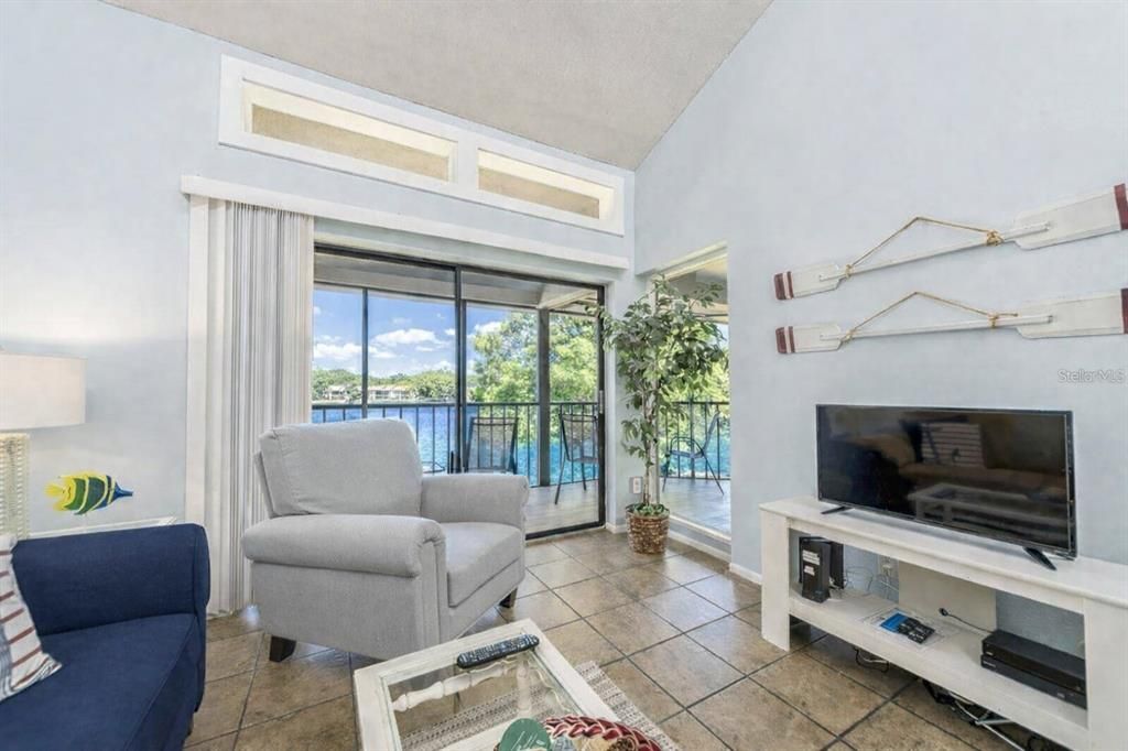 For Sale: $164,900 (1 beds, 1 baths, 674 Square Feet)