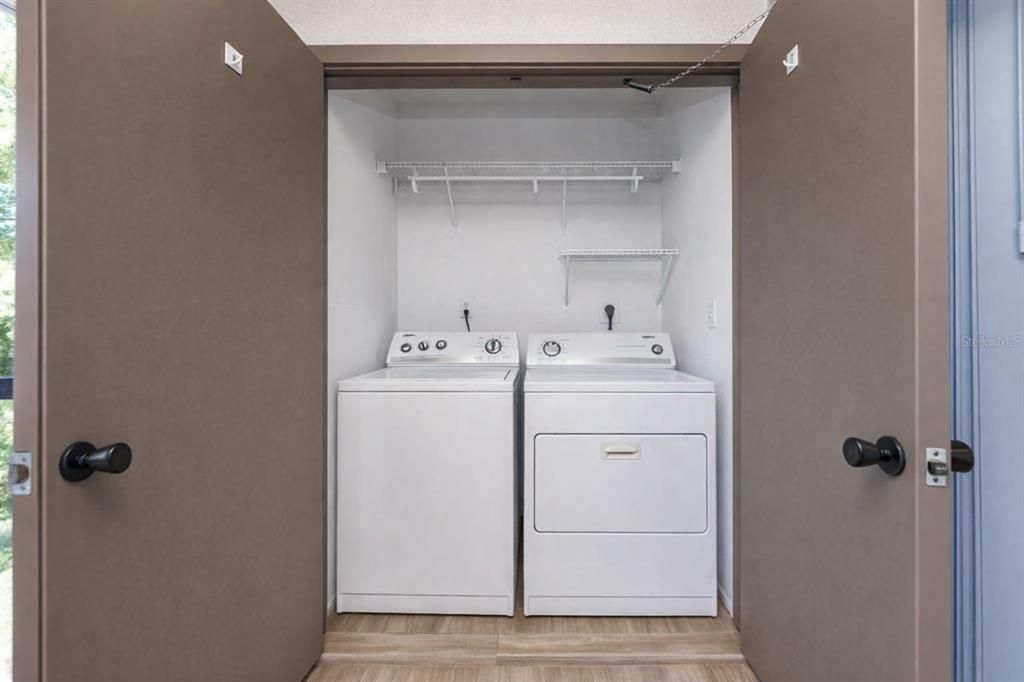 For Sale: $164,900 (1 beds, 1 baths, 674 Square Feet)