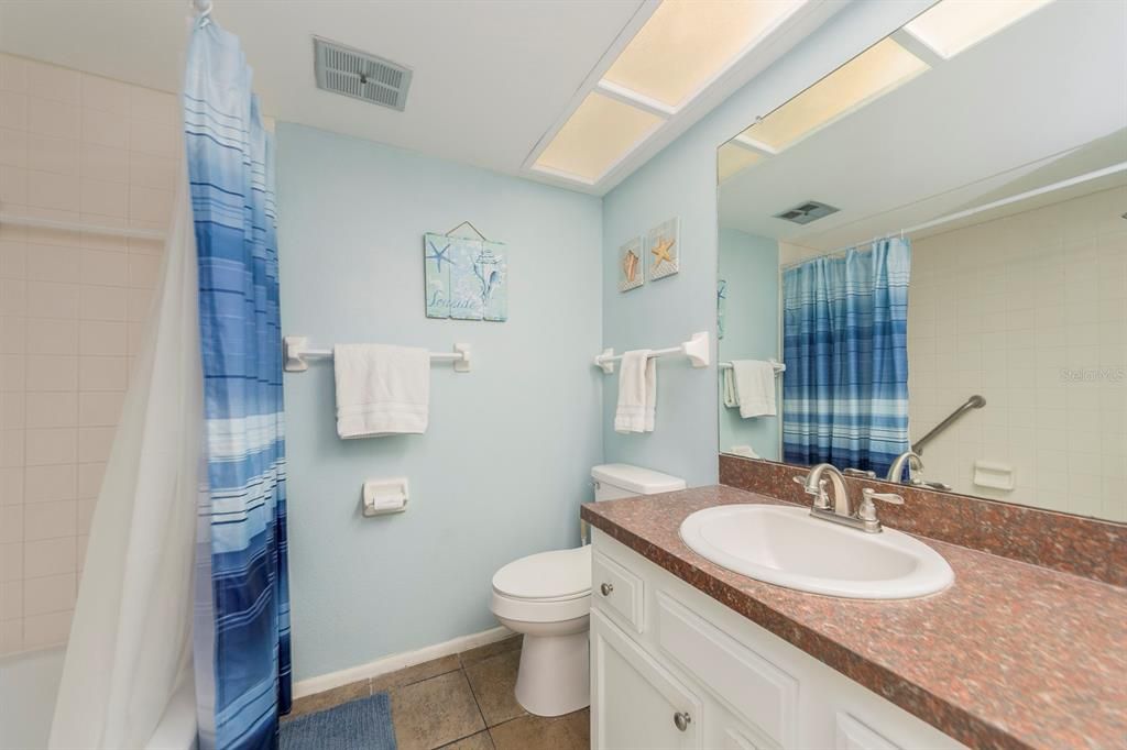 For Sale: $164,900 (1 beds, 1 baths, 674 Square Feet)