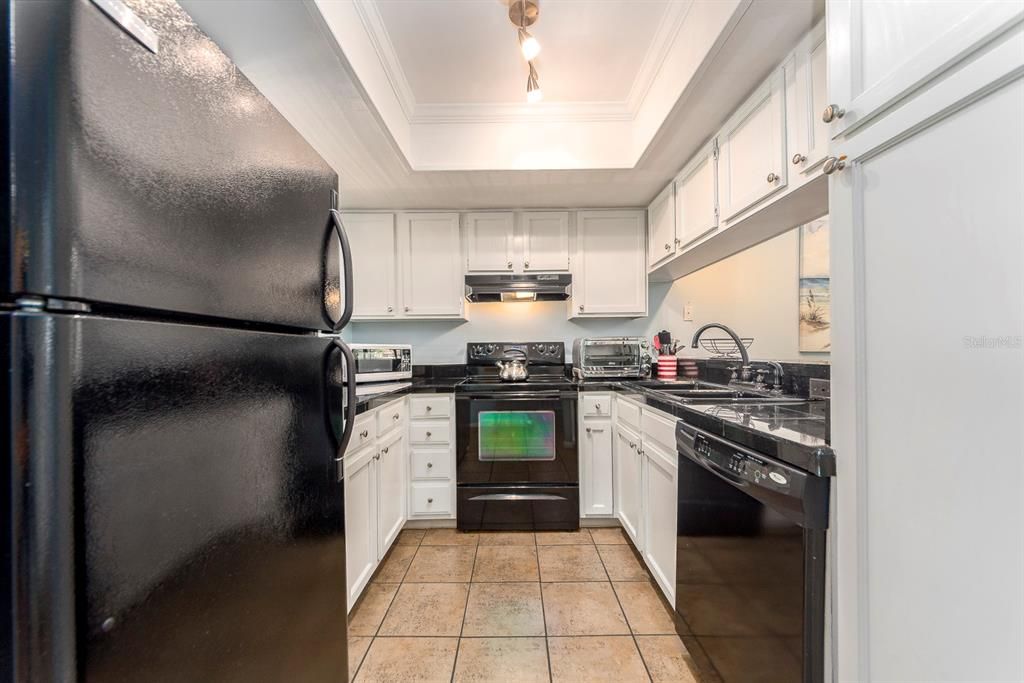 For Sale: $164,900 (1 beds, 1 baths, 674 Square Feet)