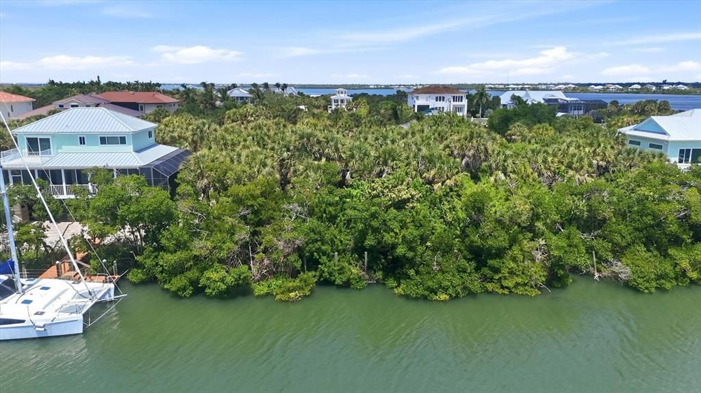 En Venta: $305,000 (0.23 acres)