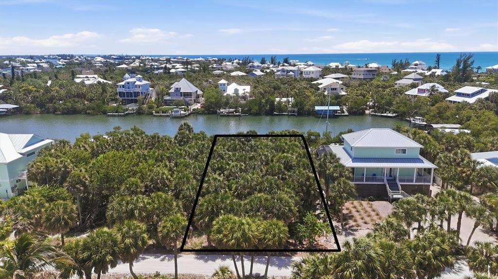 En Venta: $305,000 (0.23 acres)