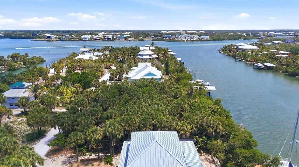 En Venta: $305,000 (0.23 acres)
