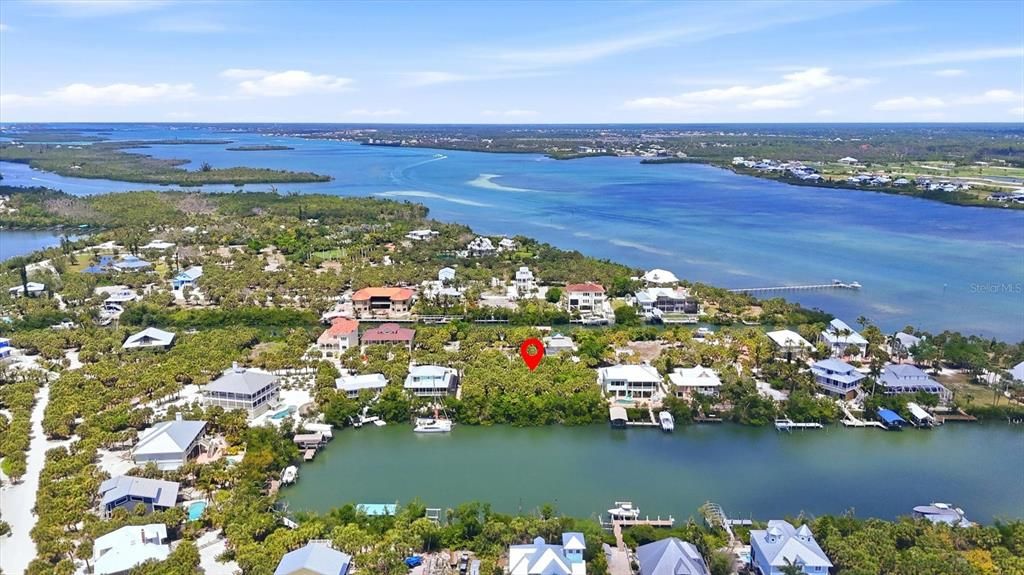 En Venta: $305,000 (0.23 acres)
