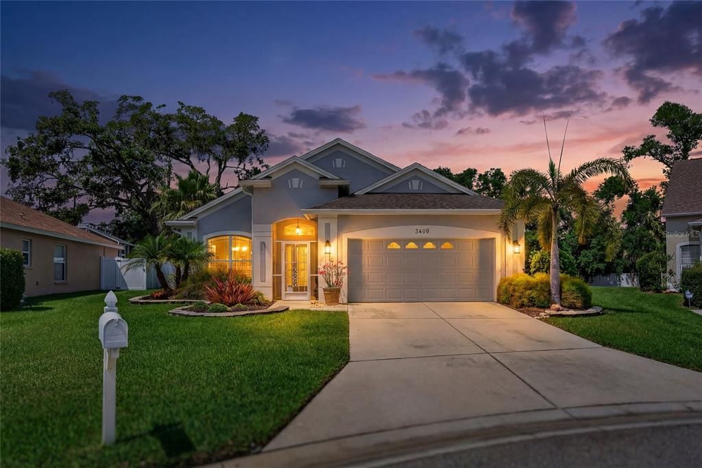 Activo con contrato: $389,900 (3 camas, 2 baños, 1736 Pies cuadrados)