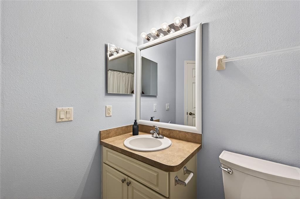 Activo con contrato: $389,900 (3 camas, 2 baños, 1736 Pies cuadrados)