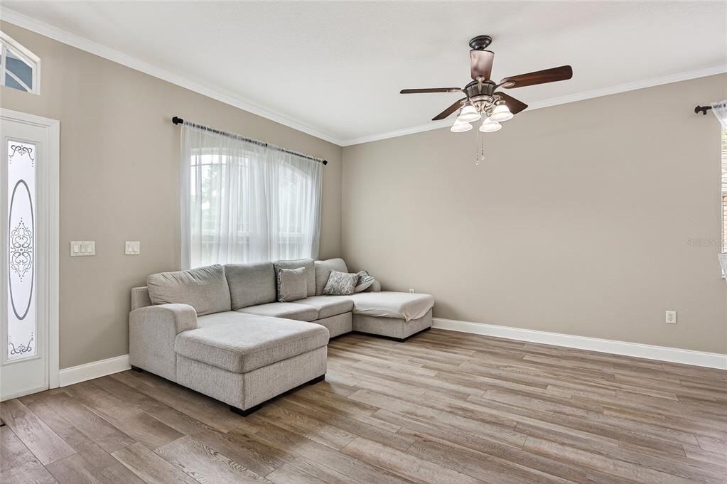 Activo con contrato: $389,900 (3 camas, 2 baños, 1736 Pies cuadrados)