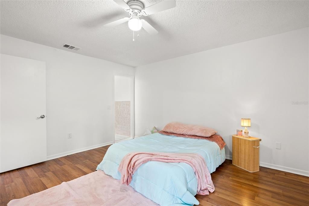 En Venta: $237,500 (2 camas, 2 baños, 1200 Pies cuadrados)