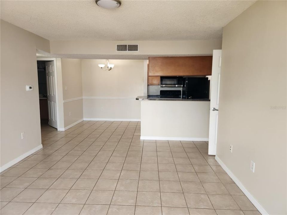 For Sale: $169,000 (2 beds, 2 baths, 811 Square Feet)