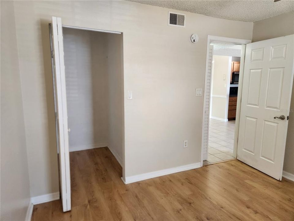 For Sale: $169,000 (2 beds, 2 baths, 811 Square Feet)