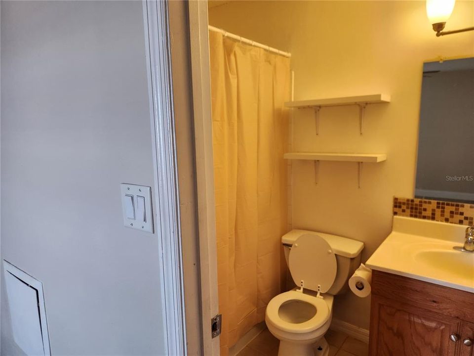 For Sale: $169,000 (2 beds, 2 baths, 811 Square Feet)