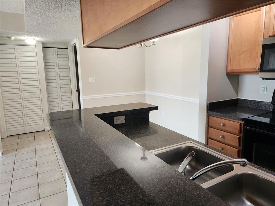 For Sale: $169,000 (2 beds, 2 baths, 811 Square Feet)