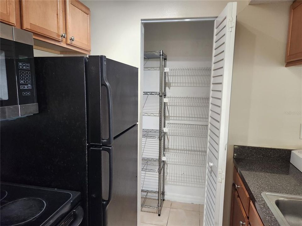 For Sale: $169,000 (2 beds, 2 baths, 811 Square Feet)