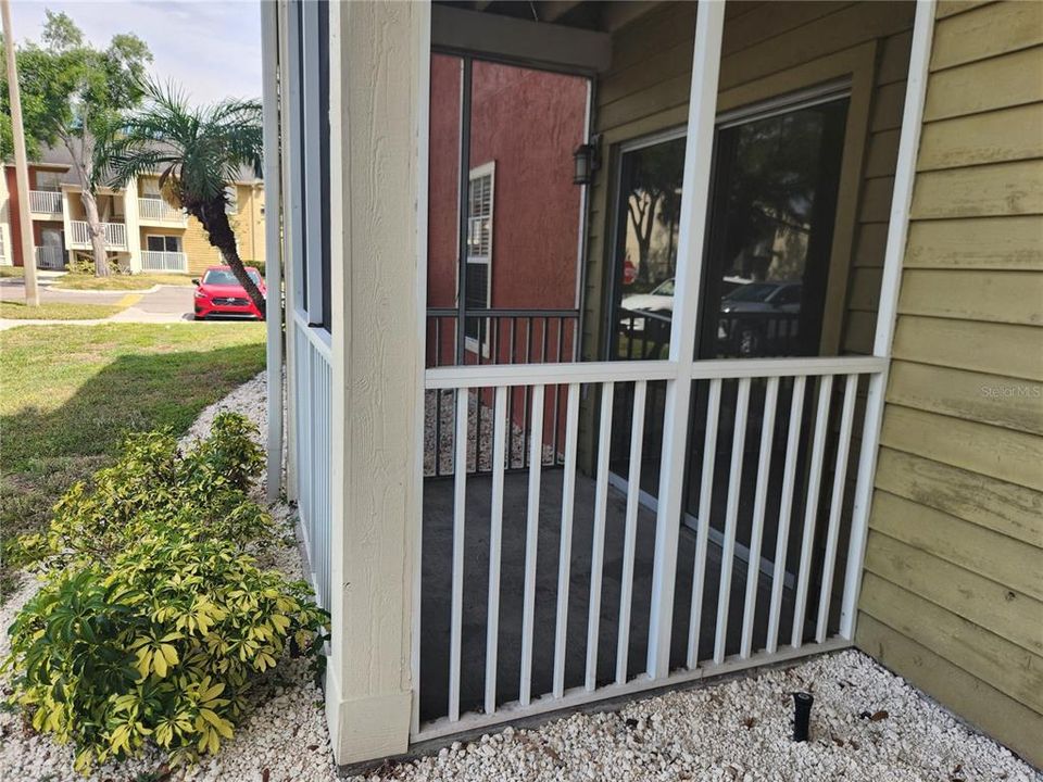 For Sale: $169,000 (2 beds, 2 baths, 811 Square Feet)