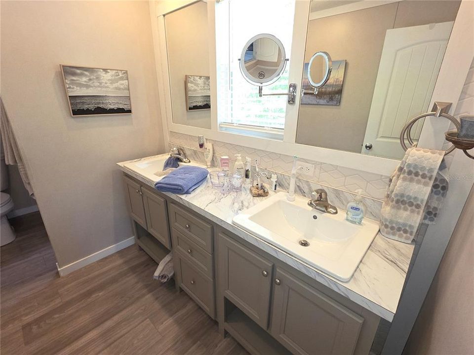 For Sale: $295,000 (3 beds, 2 baths, 1080 Square Feet)