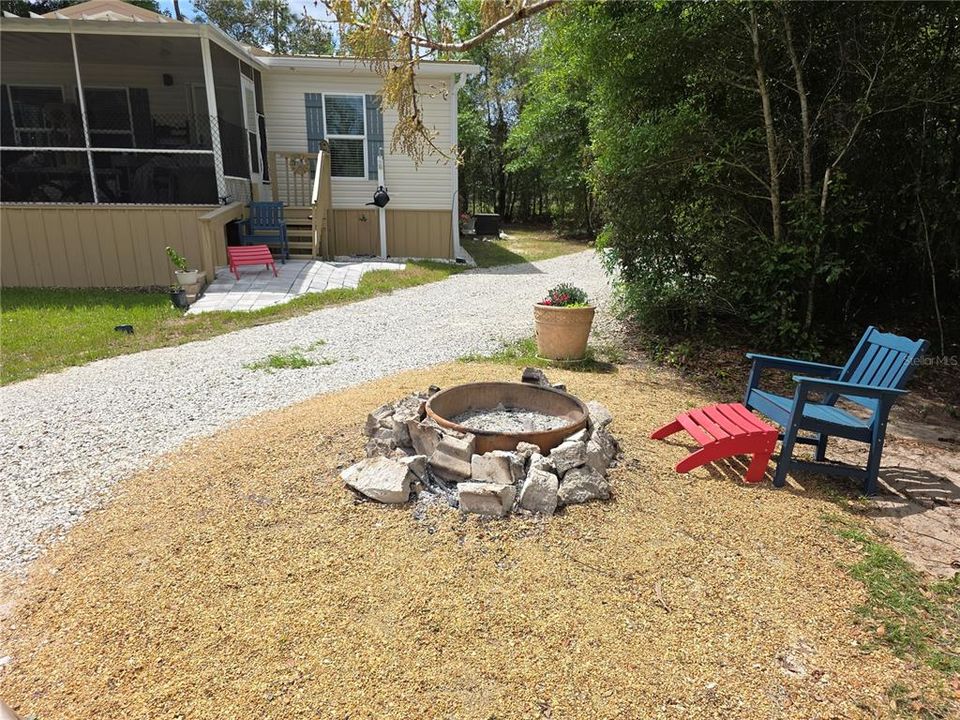 For Sale: $295,000 (3 beds, 2 baths, 1080 Square Feet)