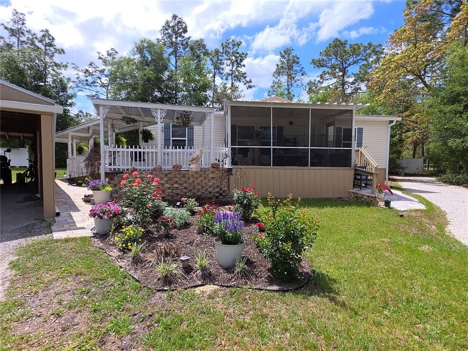 For Sale: $295,000 (3 beds, 2 baths, 1080 Square Feet)