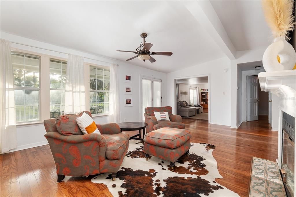 For Sale: $298,000 (3 beds, 2 baths, 1752 Square Feet)