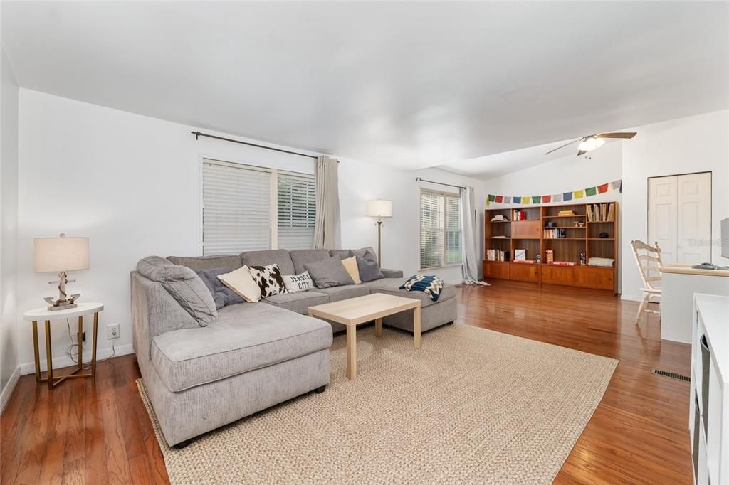 For Sale: $298,000 (3 beds, 2 baths, 1752 Square Feet)