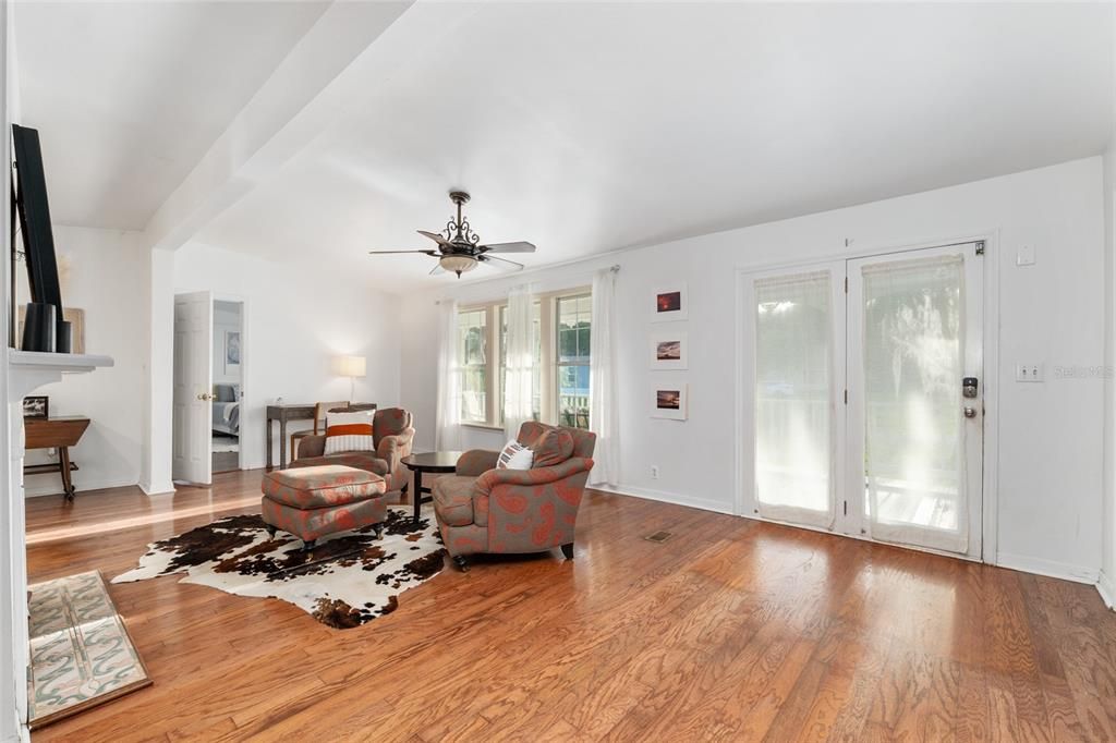 For Sale: $298,000 (3 beds, 2 baths, 1752 Square Feet)