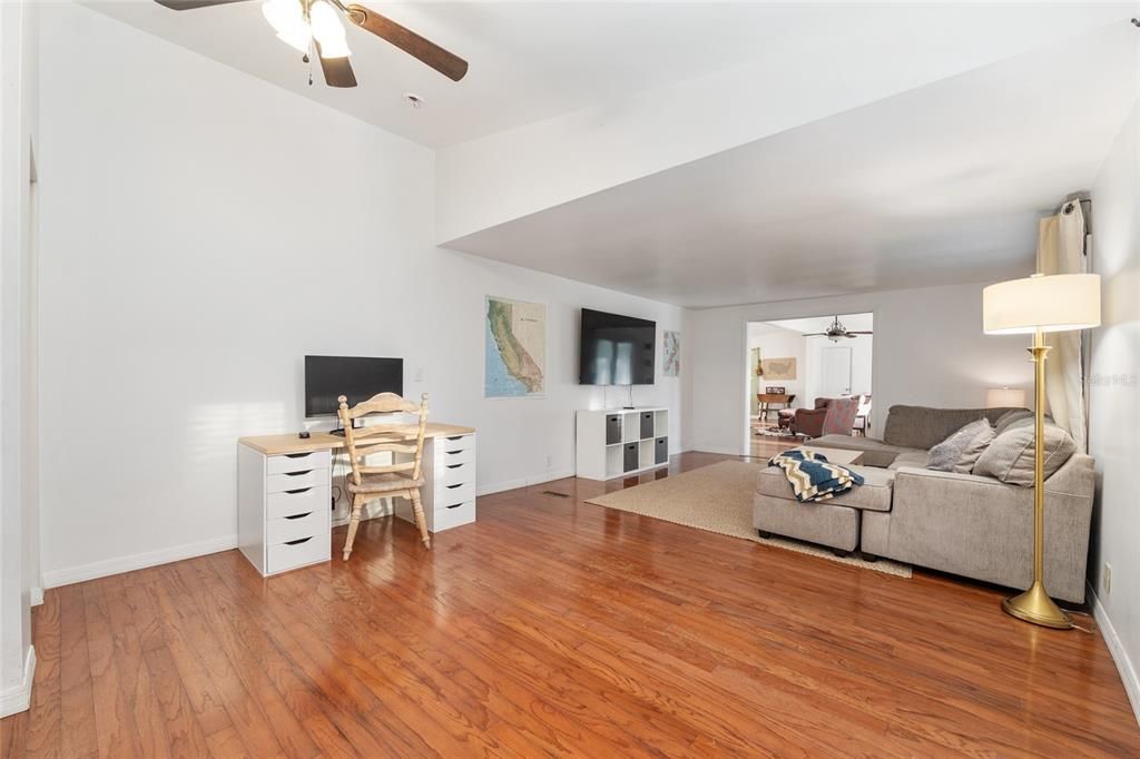 For Sale: $298,000 (3 beds, 2 baths, 1752 Square Feet)