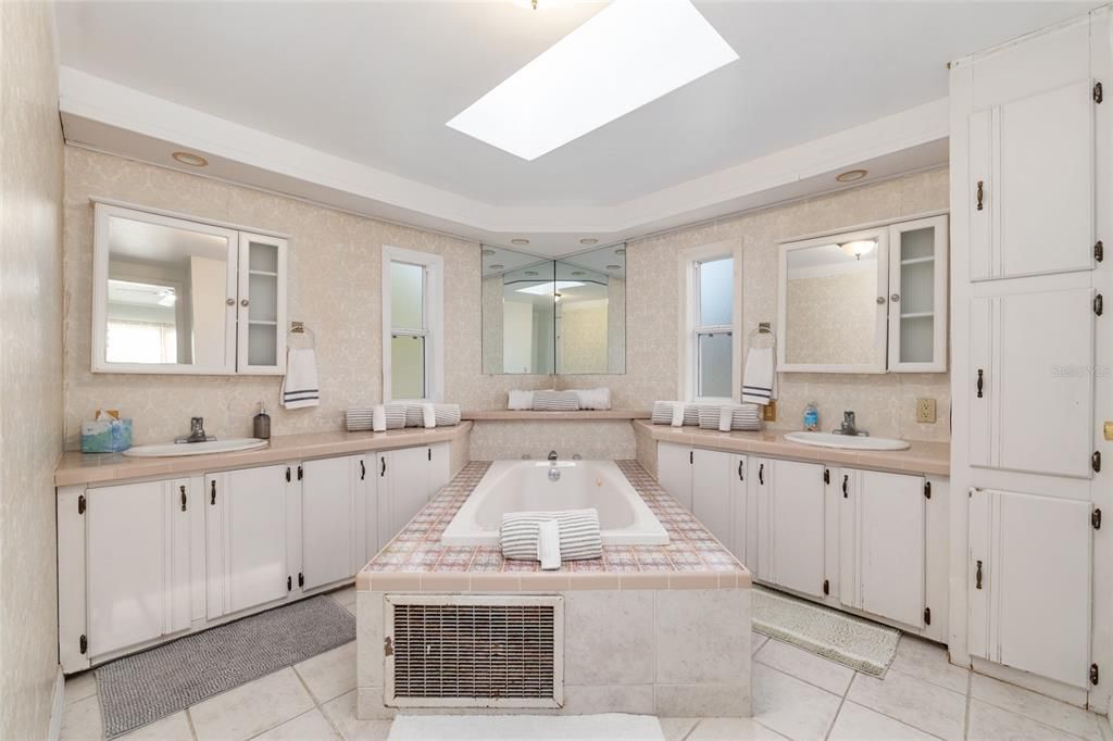 For Sale: $298,000 (3 beds, 2 baths, 1752 Square Feet)