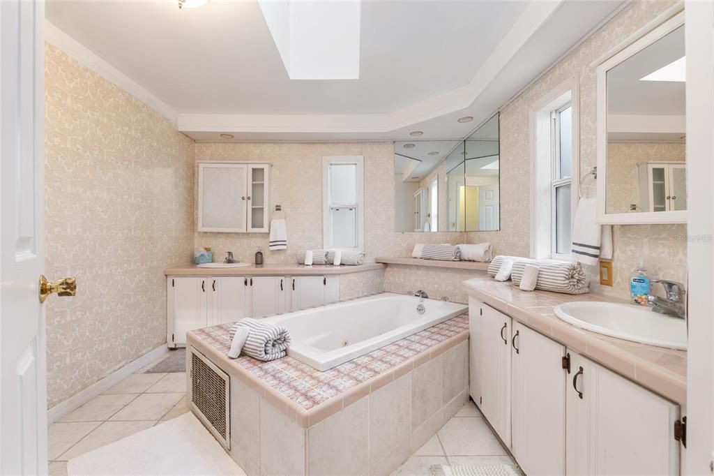 For Sale: $298,000 (3 beds, 2 baths, 1752 Square Feet)