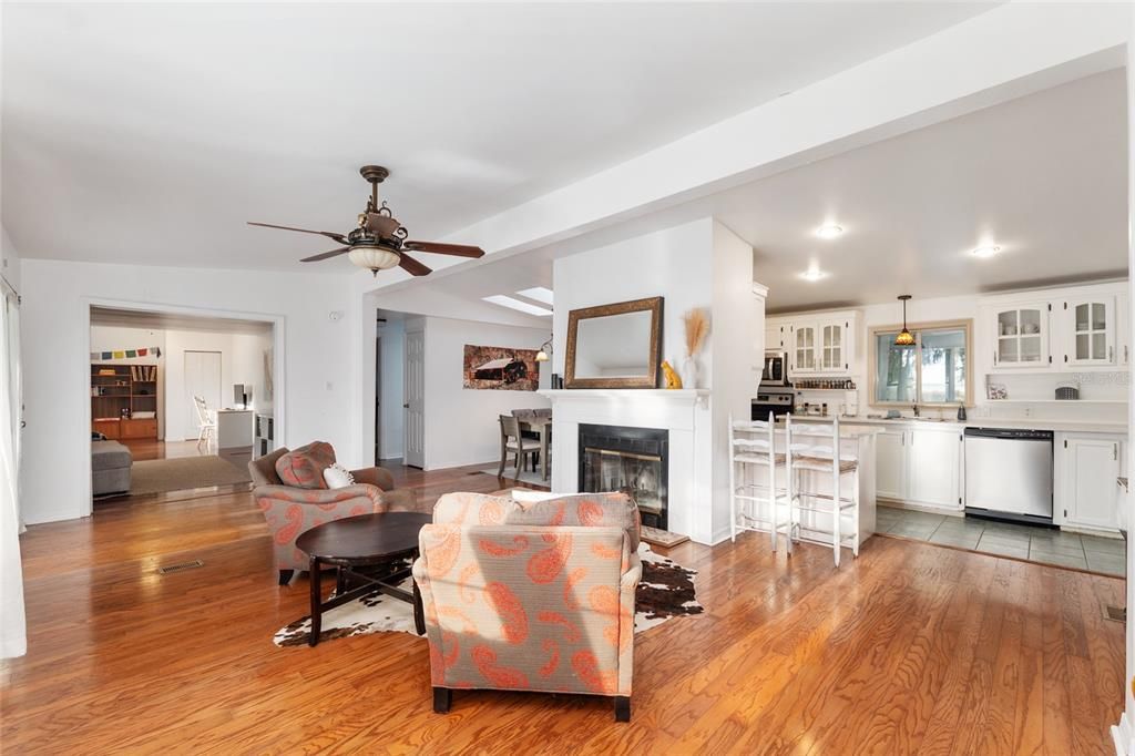 For Sale: $298,000 (3 beds, 2 baths, 1752 Square Feet)