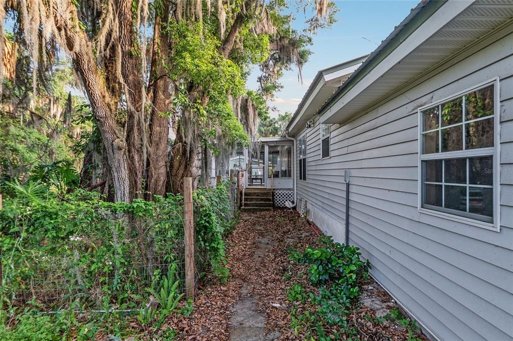 For Sale: $298,000 (3 beds, 2 baths, 1752 Square Feet)